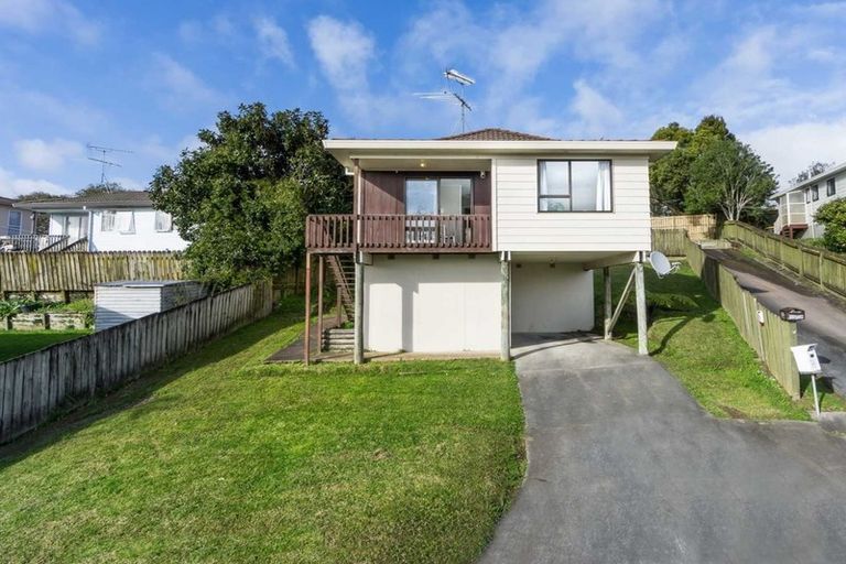 Photo of property in 12 Halloran Place, Massey, Auckland, 0614