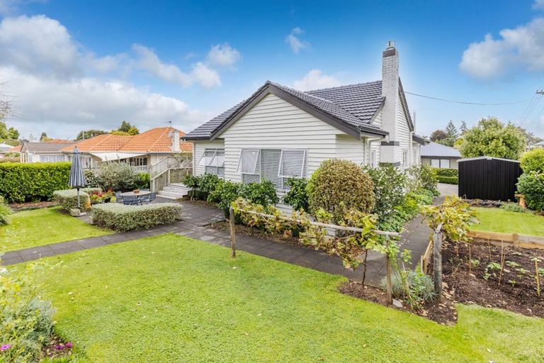Photo of property in 17 Windsor Road, Maeroa, Hamilton, 3200
