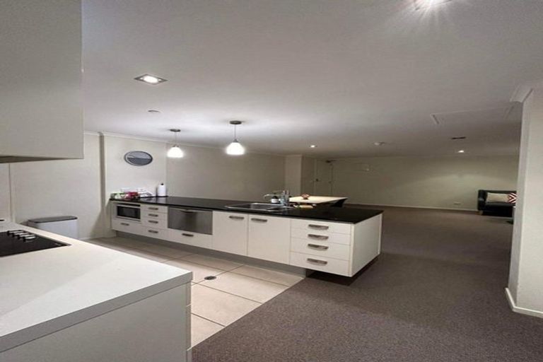 Photo of property in Bellagio Apartments, 8c/39 Taranaki Street, Te Aro, Wellington, 6011