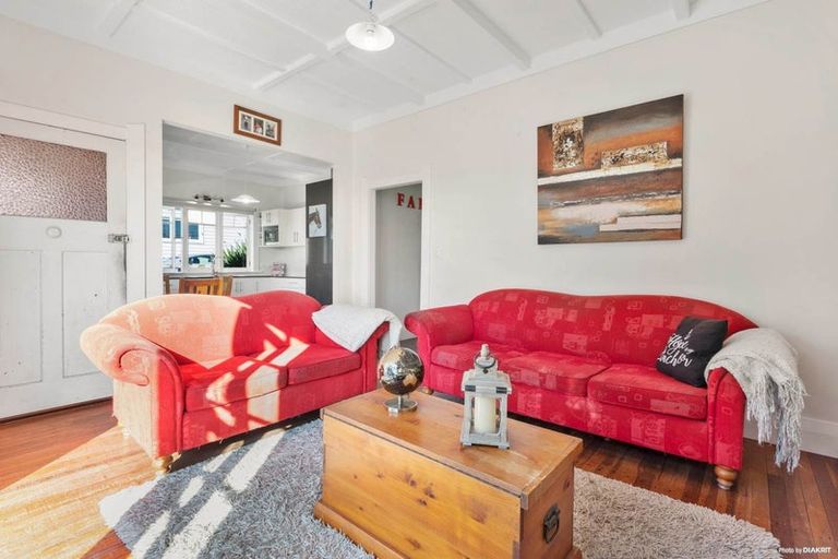 Photo of property in 65 Clayburn Road, Glen Eden, Auckland, 0602