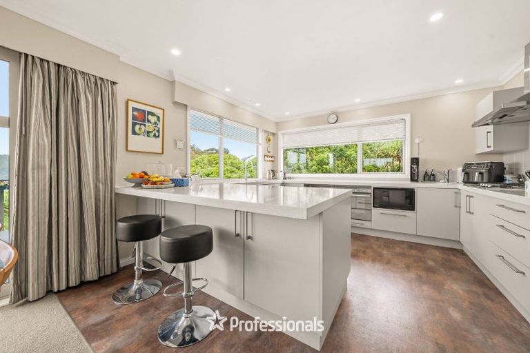 Photo of property in 73 Tirohanga Road, Tirohanga, Lower Hutt, 5010