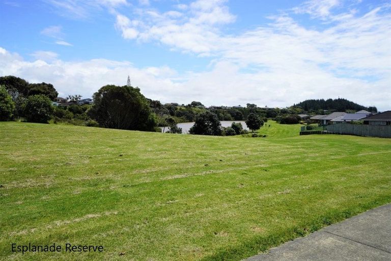 Photo of property in 26 Ocean View Rise, Ruakaka, 0116