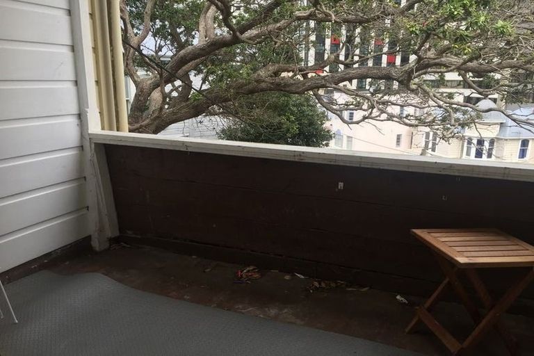 Photo of property in 17 Portland Crescent, Thorndon, Wellington, 6011