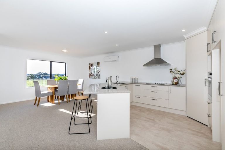 Photo of property in 8 Bosun Place, Te Atatu Peninsula, Auckland, 0610