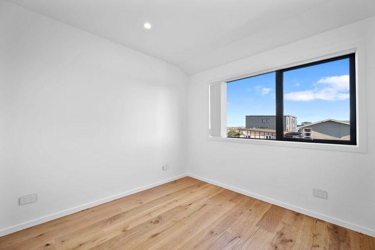 Photo of property in 5 Glendhu Road, Bayview, Auckland, 0629