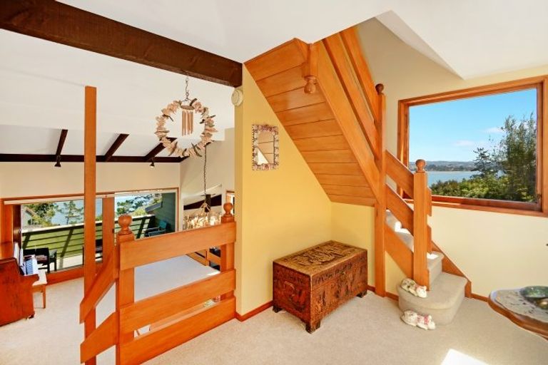 Photo of property in 32 Brigantine Drive, Beach Haven, Auckland, 0626