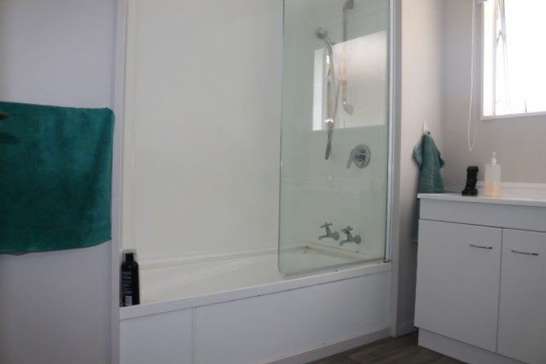 Photo of property in 8 Cargill Grove, Kelvin Grove, Palmerston North, 4414