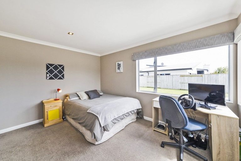 Photo of property in 5 Manhattan Court, Kelvin Grove, Palmerston North, 4414
