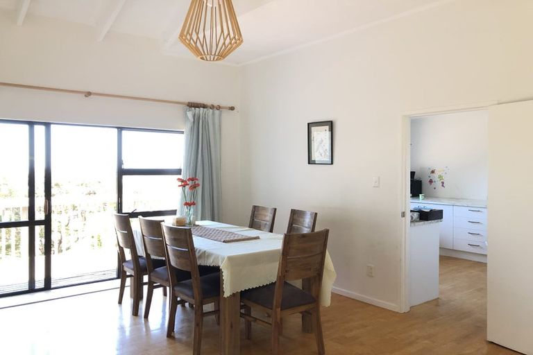 Photo of property in 947 East Coast Road, Torbay, Auckland, 0630