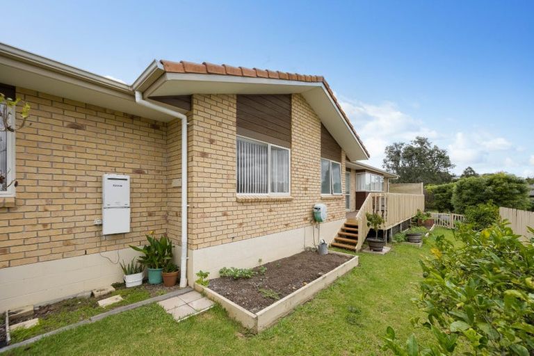 Photo of property in 2 Jubaea Place, Henderson, Auckland, 0610