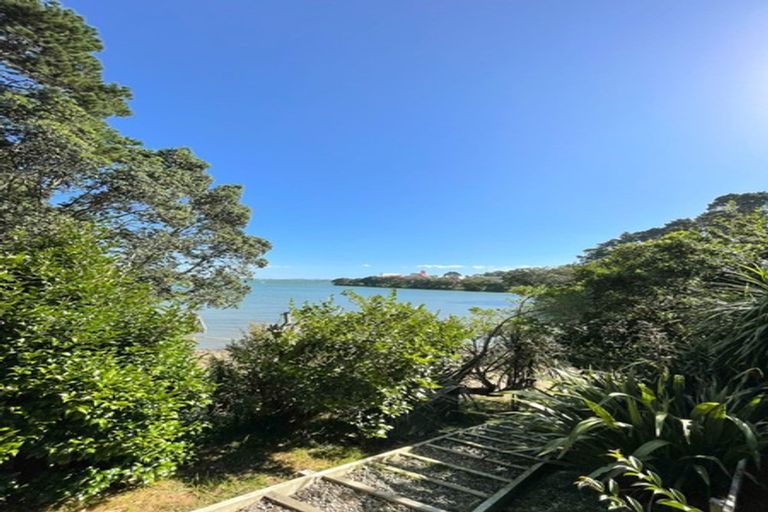 Photo of property in 33 Telephone Road, Birkenhead, Auckland, 0626