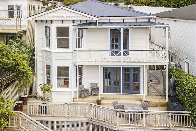 Photo of property in 35 Karepa Street, Brooklyn, Wellington, 6021