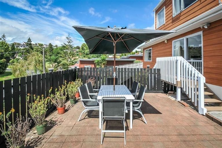 Photo of property in 2/20 Hogans Road, Glenfield, Auckland, 0629