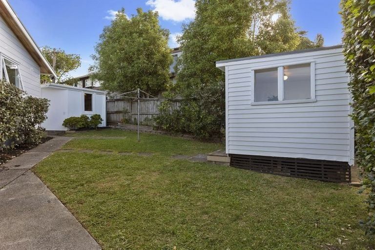 Photo of property in 1/23a Gladstone Road, Northcote, Auckland, 0627