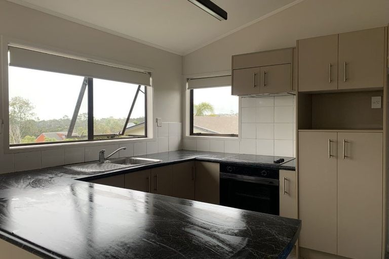 Photo of property in 8 Kayle Glen, West Harbour, Auckland, 0618