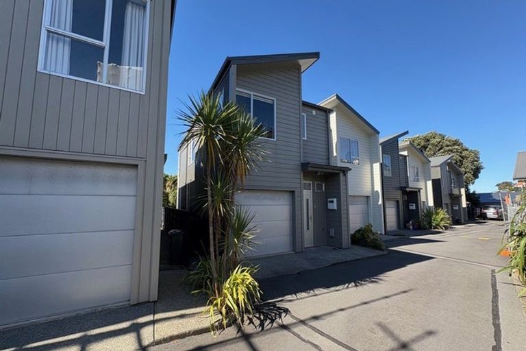 Photo of property in 10/3 Severn Street, Island Bay, Wellington, 6023