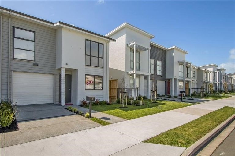 Photo of property in 33 Samuel Cassidy Avenue, Swanson, Auckland, 0614