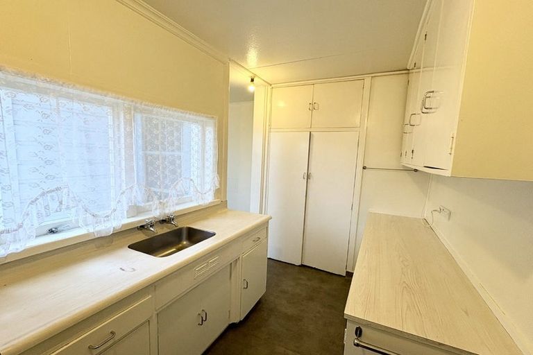 Photo of property in 123 Onepu Road, Lyall Bay, Wellington, 6022