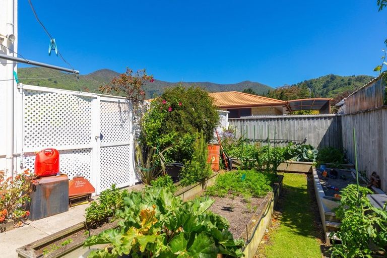 Photo of property in 12 Ranui Street, Waikawa, Picton, 7220