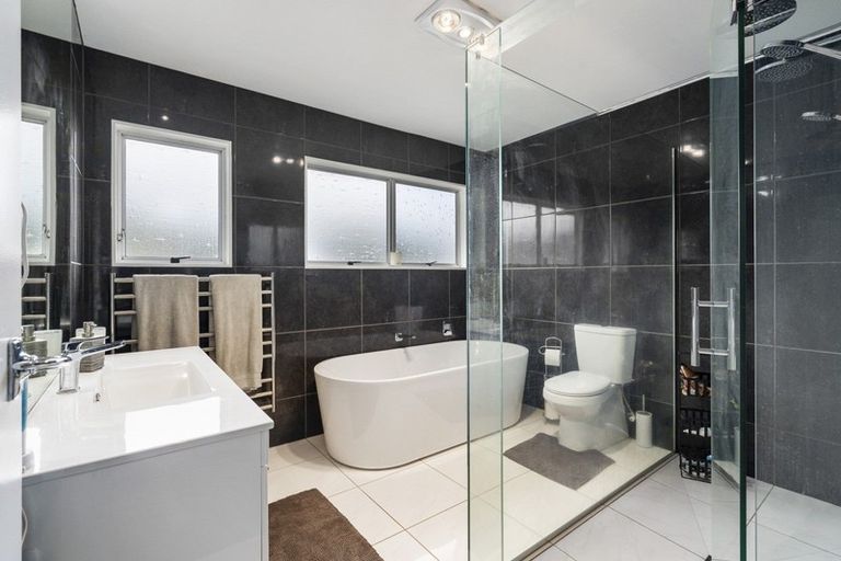 Photo of property in 127 Apollo Parade, Milson, Palmerston North, 4414