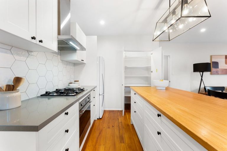 Photo of property in 22 Taikata Road, Te Atatu Peninsula, Auckland, 0610