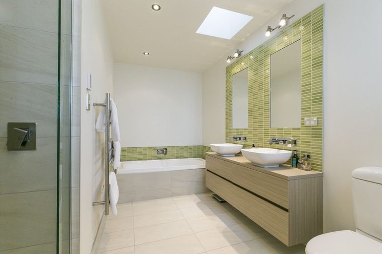 Photo of property in 7 Lakshmi Place, Khandallah, Wellington, 6035