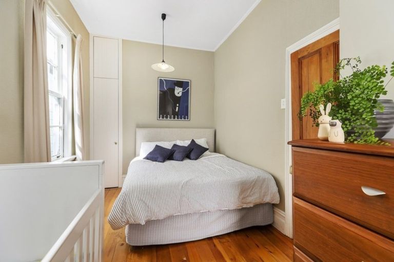 Photo of property in 8 Porritt Avenue, Mount Victoria, Wellington, 6011