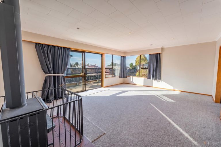 Photo of property in 12 Timaru Road, Waimate, 7924