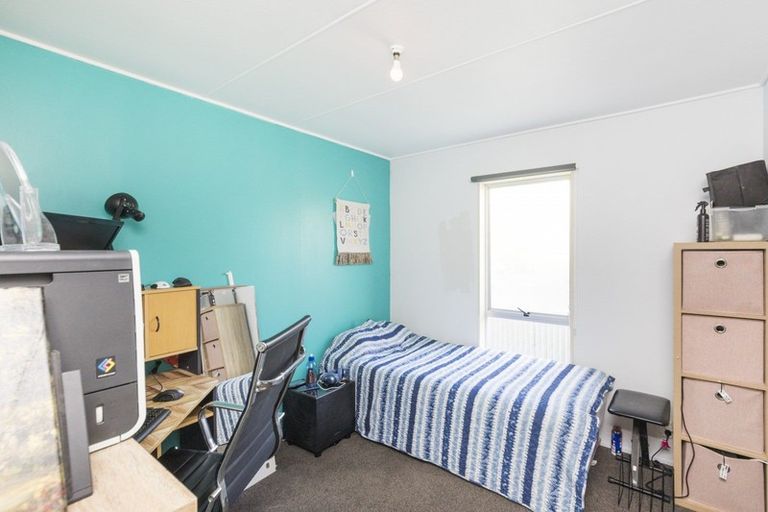 Photo of property in 1/17 Apollo Parade, Milson, Palmerston North, 4414