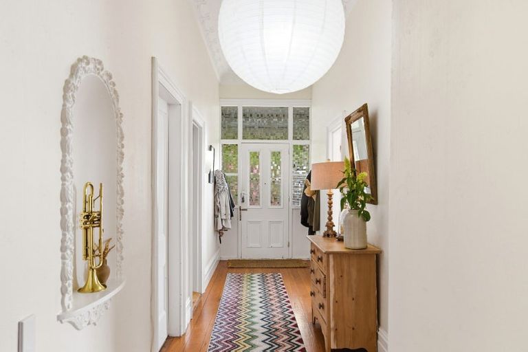 Photo of property in 427 Karaka Bay Road, Karaka Bays, Wellington, 6022