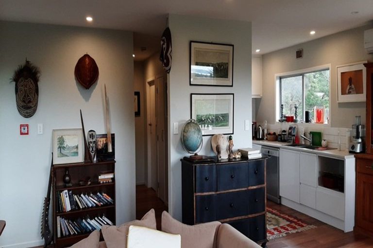 Photo of property in 37 West Lynn Road, Titirangi, Auckland, 0604