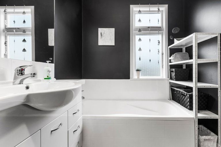 Photo of property in 4 Higgins Street, Marewa, Napier, 4110