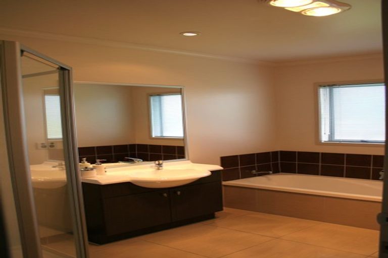 Photo of property in 17 Nanleen Rise, Manurewa, Auckland, 2105