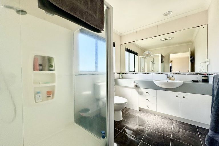 Photo of property in 6 Bellshill Close, Wattle Downs, Auckland, 2103