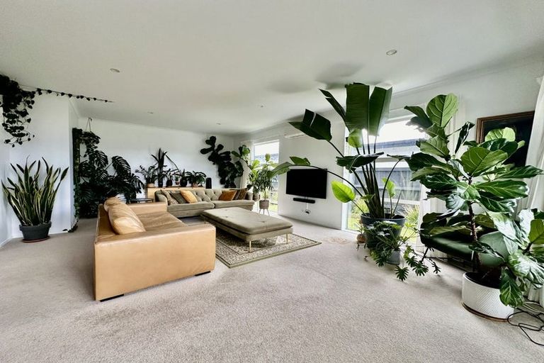 Photo of property in 19 Kukuwai Avenue, Red Beach, 0932