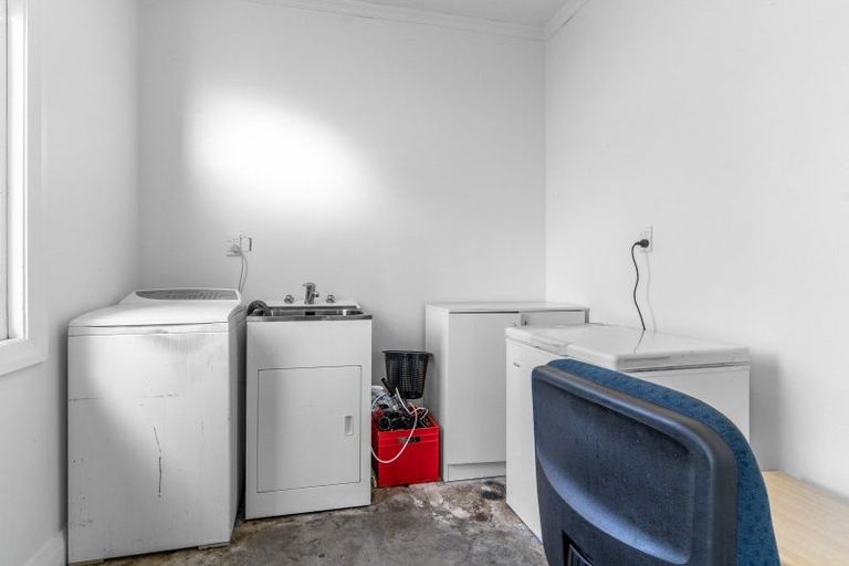 Photo of property in 27 Queen Street, Winton, 9720