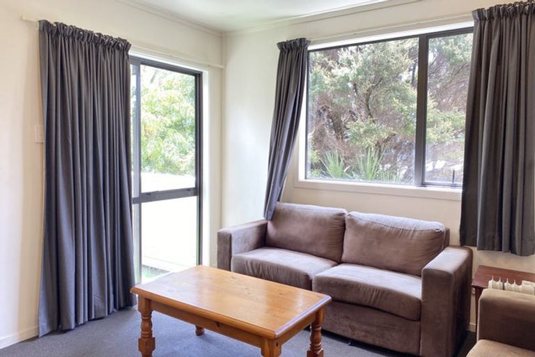 Photo of property in 8c Schnapper Rock Road, Schnapper Rock, Auckland, 0632