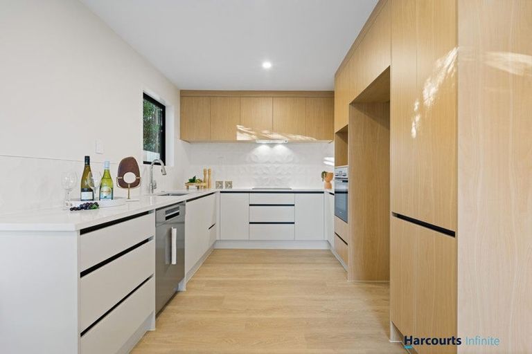 Photo of property in 8b Deuxberry Avenue, Northcote, Auckland, 0627