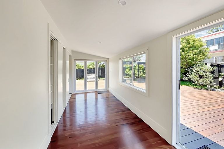 Photo of property in 21 Clayburn Road, Glen Eden, Auckland, 0602