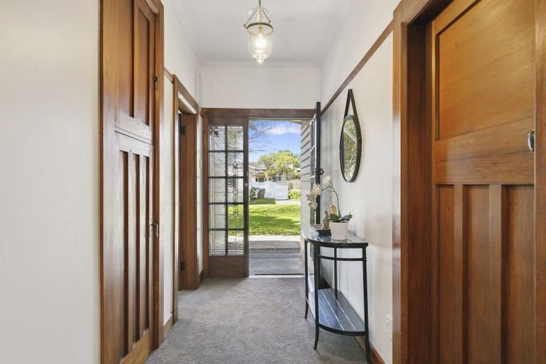 Photo of property in 22 Izard Road, Khandallah, Wellington, 6035