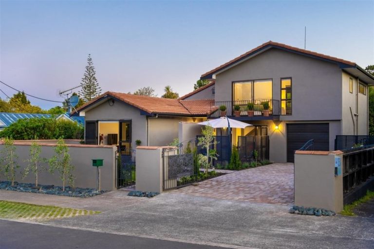 Photo of property in 8a Westbourne Road, Murrays Bay, Auckland, 0630