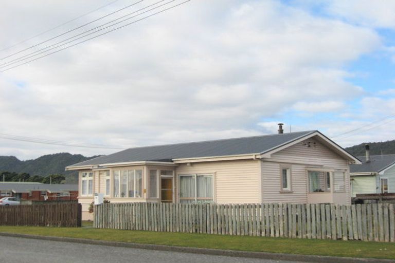 Photo of property in 117 Blake Street, Blaketown, Greymouth, 7805