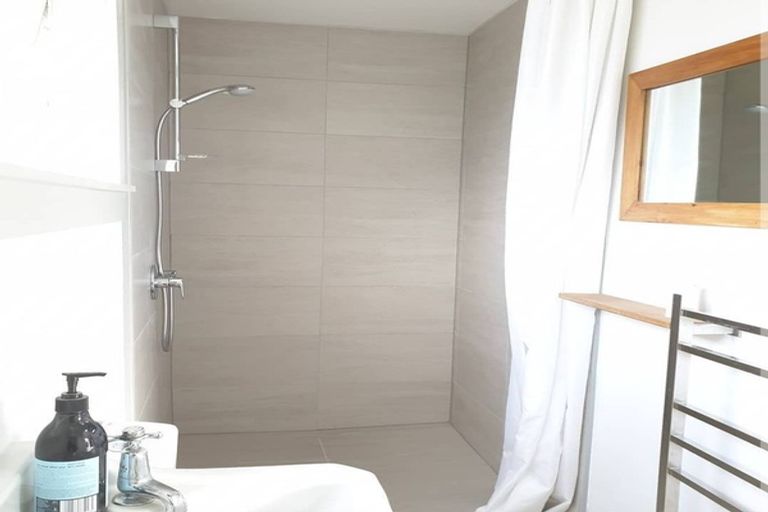 Photo of property in 1/16 Arahoe Road, New Lynn, Auckland, 0600