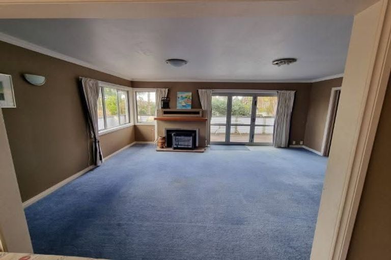 Photo of property in 38 Tyrico Close, Unsworth Heights, Auckland, 0632