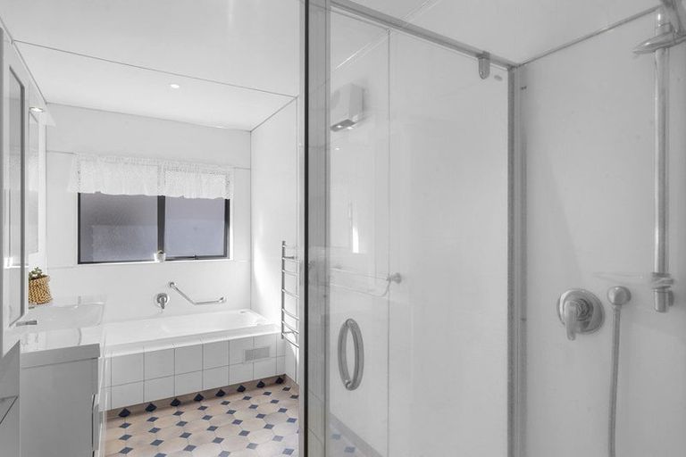 Photo of property in 14 Sandel Rise, Merrilands, New Plymouth, 4312