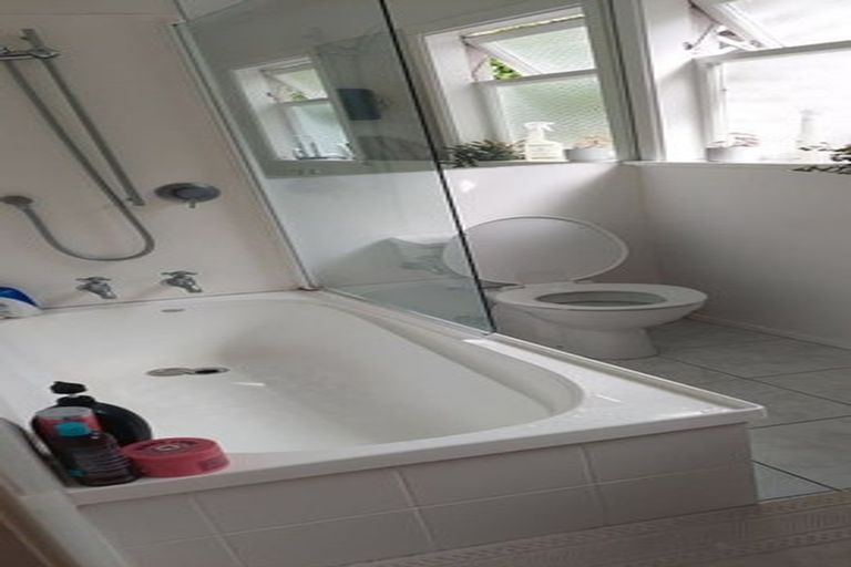 Photo of property in 38 Northland Road, Northland, Wellington, 6012