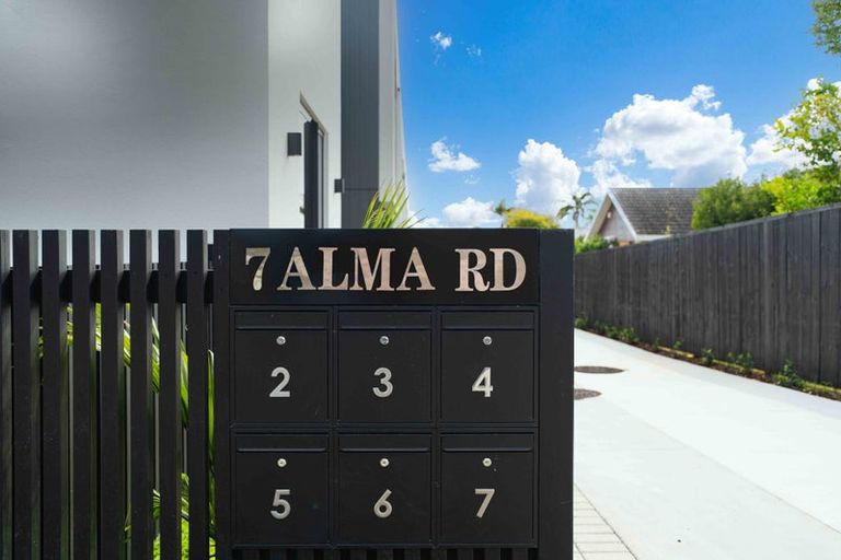 Photo of property in 4/7 Alma Road, Milford, Auckland, 0620