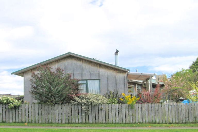 Photo of property in 83 Tamatea Road, Taupo, 3330