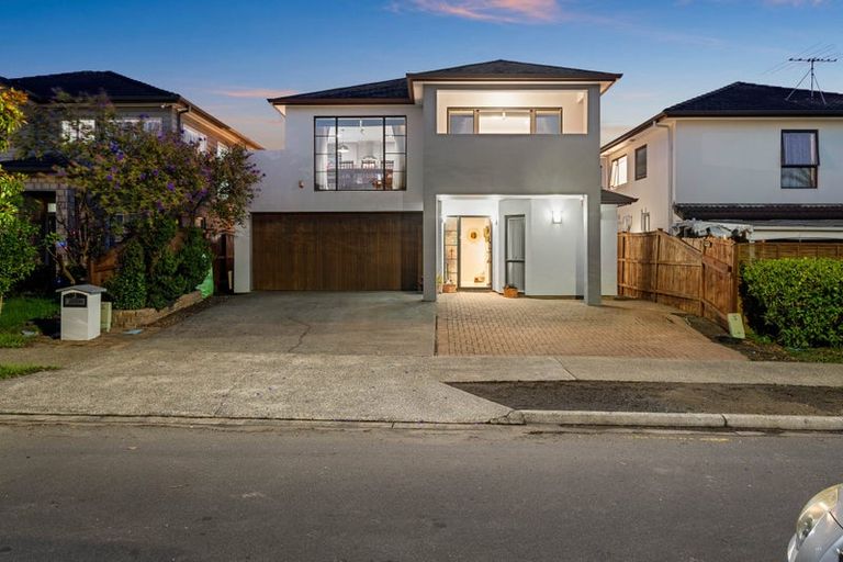 Photo of property in 3 Bezar Place, Flat Bush, Auckland, 2016