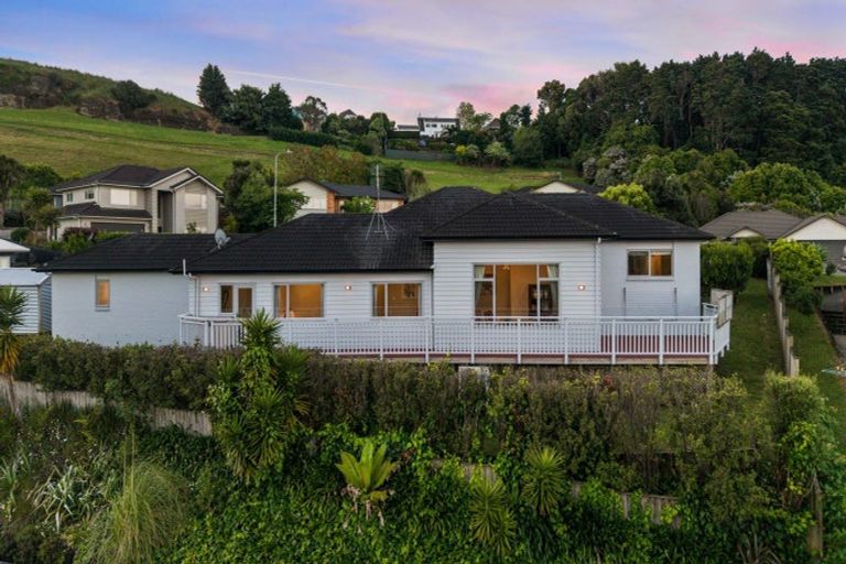 Photo of property in 8 Bob Craig Place, Pukekohe, 2120